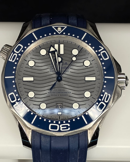 No Reserve - 2022 Omega Seamaster Diver 300M 42MM Grey Dial Rubber Strap (210.32.42.20.06.001)