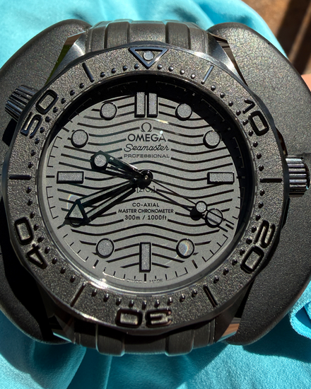 2023 Omega Seamaster Diver 300M "Black Black" 43.5MM Black Dial Rubber Strap (210.92.44.20.01.003)