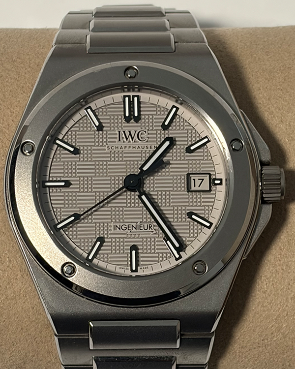 2026 IWC Schaffhausen Ingenieur 40MM Silver Dial Titanium Bracelet (IW328904)