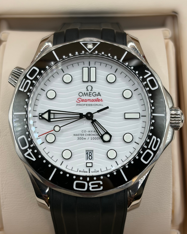 No Reserve - 2022 Omega Seamaster Diver 300M 42MM White Dial Rubber Strap (210.32.42.20.04.001)