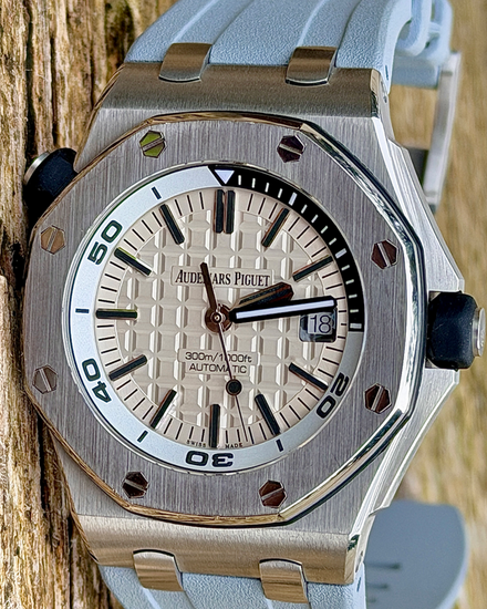 2017 Audemars Piguet Royal Oak Offshore Diver 42MM White Dial Rubber Strap (15710ST)