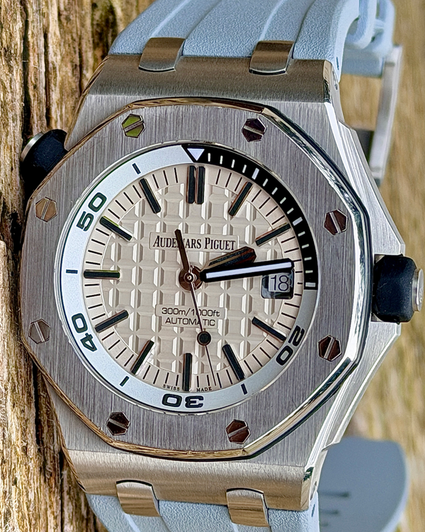 2017 Audemars Piguet Royal Oak Offshore Diver "Boutique Edition" 42MM White Dial Rubber Strap (15710ST)