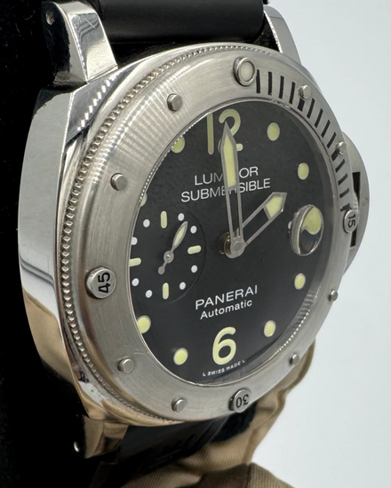 2017 Panerai Submersible 44MM Black Dial Rubber Strap (PAM01024)