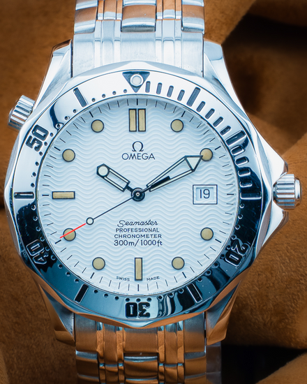 No Reserve - Omega Seamaster Diver 300M 39.3MM White Dial Steel Bracelet (2532.20.00)