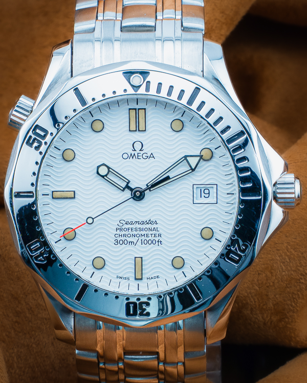 No Reserve - Omega Seamaster Diver 300M 39.3MM White Dial Steel Bracelet (2532.20.00)