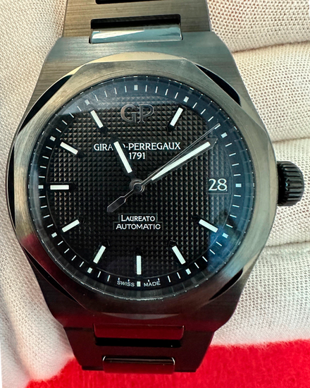 2021 Girard Perregaux Laureato 42MM Black Dial Ceramic Bracelet (81010-32-631-32A)