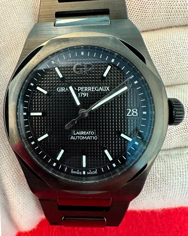 2021 Girard Perregaux Laureato 42MM Black Dial Ceramic Bracelet (81010-32-631-32A)