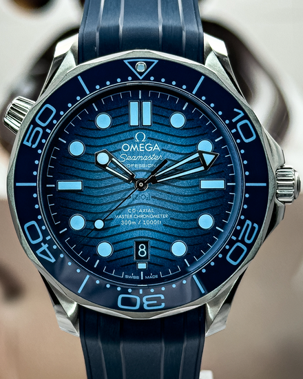 No Reserve - 2023 Omega Seamaster Diver 300M "Summer Blue" 42MM Blue Dial Rubber Strap (210.32.42.20.03.002)