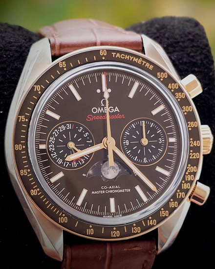 2023 Omega Speedmaster Moonphase 44.25MM Brown Dial Leather Strap (304.23.44.52.13.001)