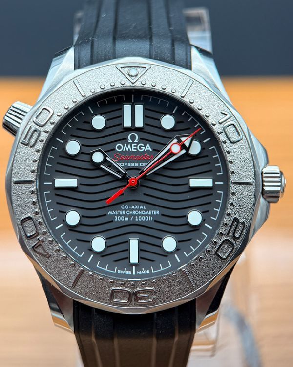 Omega Seamaster Diver 300M Nekton Edition 42MM Black Dial Rubber Strap (210.30.42.20.01.002)