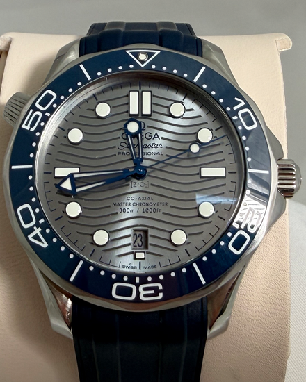 No Reserve - 2025 Omega Seamaster Diver 300M 42MM Grey Dial Rubber Strap (210.32.42.20.06.001)