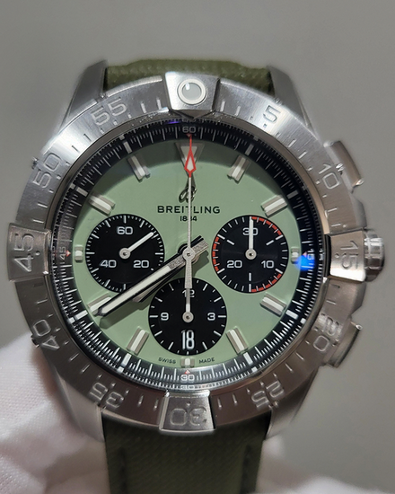 No Reserve - Breitling Avenger B01 Chronograph 44MM Green "Pistachio" Dial Textile Strap (AB0147101L1X1)