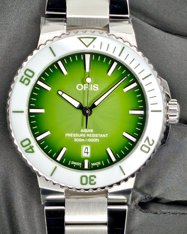 No Reserve - Oris Aquis Date Taste of Summer 41.5MM Green Dial Steel Bracelet (01 733 7787 4137-07 8 22 04PEB)