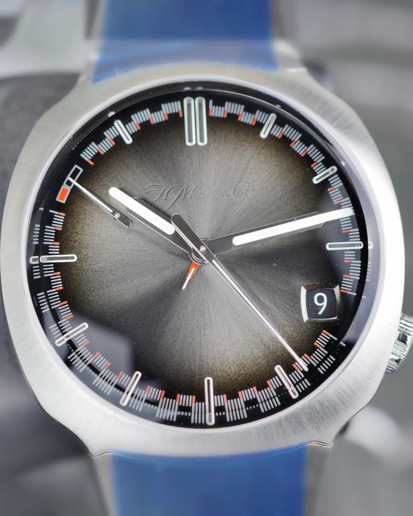 2022 H. Moser & Cie Streamliner Perpetual Calendar 42.3MM Grey Dial Steel Bracelet (6812-1200)
