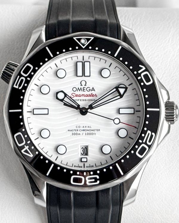 2024 Omega Seamaster Diver 300M 42MM White Dial Rubber Strap (210.32.42.20.04.001)