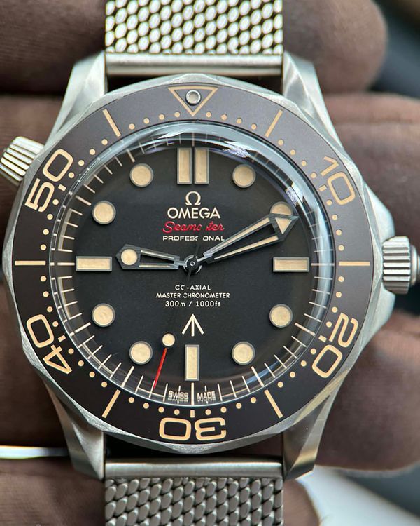 2020 Omega Seamaster Diver 300M "007 James Bond Edition No Time To Die" 42MM Brown Dial Titanium Bracelet (210.90.42.20.01.001)