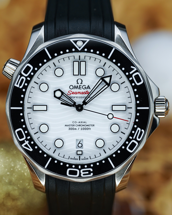 No Reserve - 2025 Omega Seamaster Diver 300M 42MM White Dial Rubber Strap (210.32.42.20.04.001)