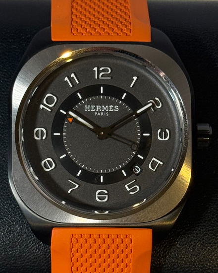 2024 Hermès H08 39MM Grey Dial Rubber Strap (W049430WW00)