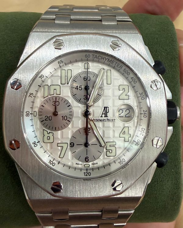 Audemars Piguet Royal Oak Offshore Chronograph 42MM Silver Dial Steel Bracelet (25721ST.OO.1000ST.07.A)