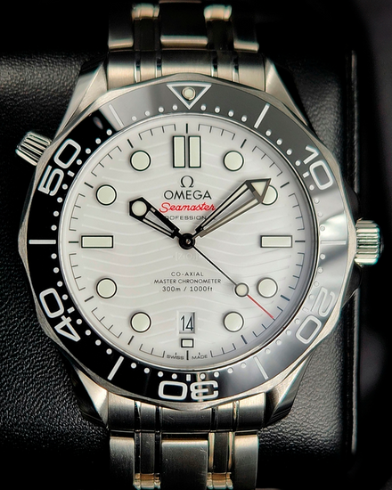 2025 Omega Seamaster Diver 300M 42MM White Dial Steel Bracelet (210.30.42.20.04.001)