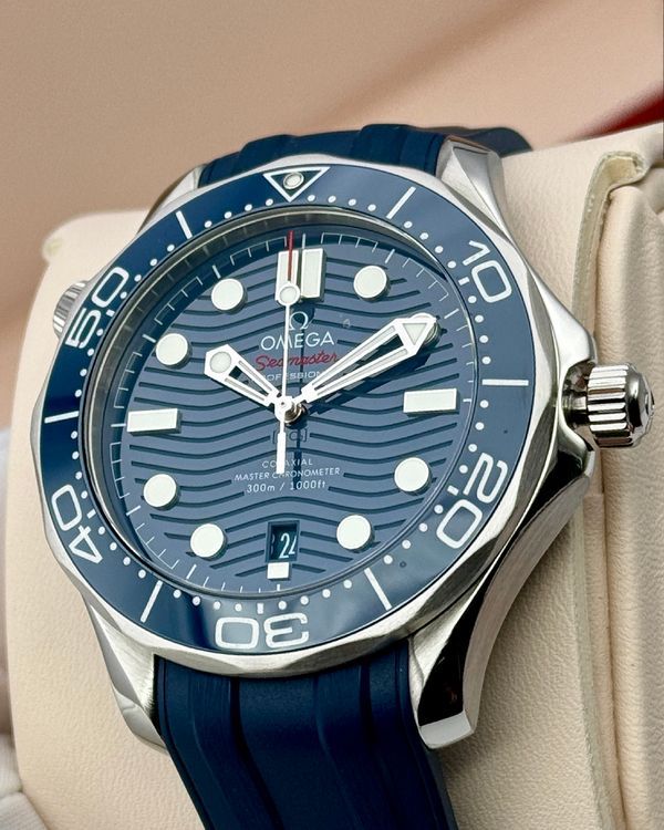 2023 Omega Seamaster Diver 300M 42MM Blue Dial Rubber Strap (210.32.42.20.03.001)