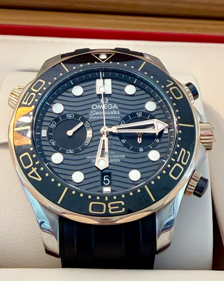 2023 Omega Seamaster Diver 300M Chronograph 44MM Black Dial Rubber Strap (210.22.44.51.01.001)