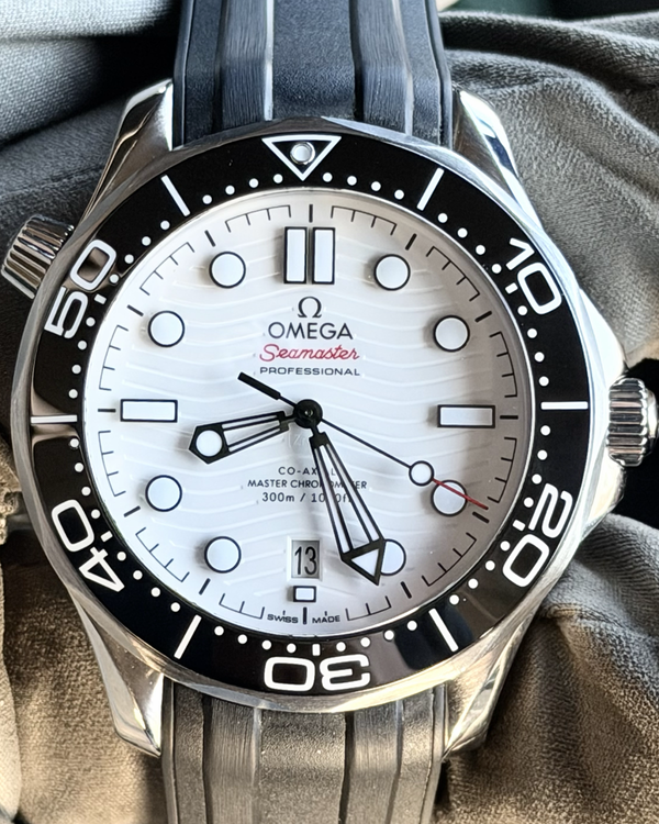 2023 Omega Seamaster Diver 300M 42MM White Dial Rubber Strap (210.32.42.20.04.001)