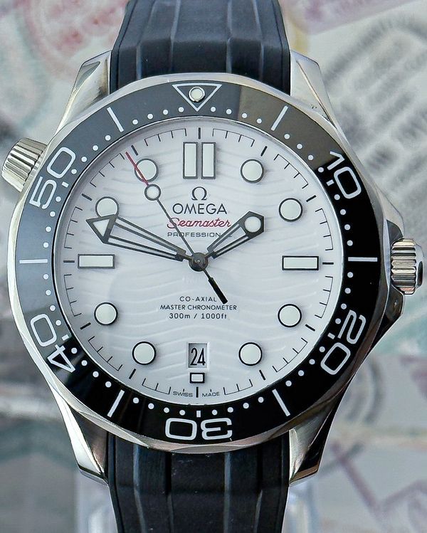 Omega Seamaster Diver 300M 42MM White Dial Rubber Strap (210.32.42.20.04.001)
