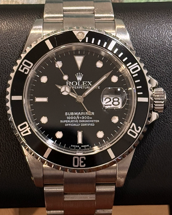 2001 Rolex Submariner Date 40MM Black Dial Oyster Bracelet (16610)