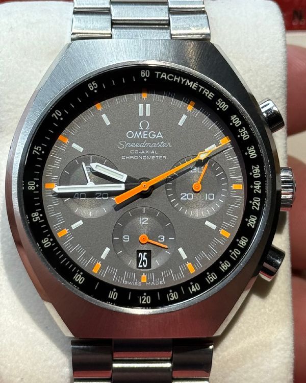 No Reserve - 2014 Omega Speedmaster Mark II 42.4MM Grey Dial Steel Bracelet (327.10.43.50.06.001)