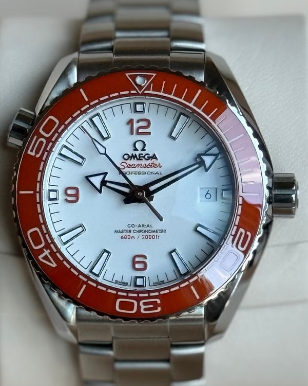 Omega Seamaster Planet Ocean (215.30.44.21.04.001)