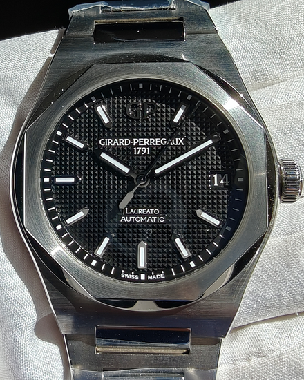 2026 Girard Perregaux Laureato 42MM Black Dial Steel Bracelet (81010-11-634-11A)