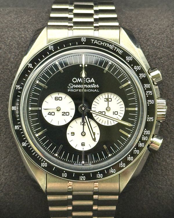 No Reserve - 2026 Omega Speedmaster Professional Moonwatch "Reverse Panda" 42MM Black Dial Steel Bracelet (310.30.42.50.01.004)