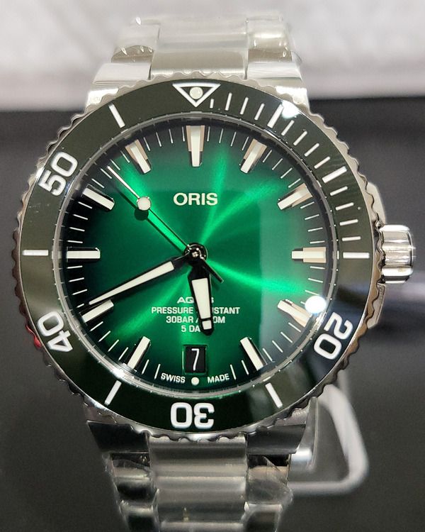No Reserve - 2025 Oris Aquis Date Caliber 400 43.5MM Green Dial Steel Bracelet (01 400 7763 4157-07 8 24 09PEB)