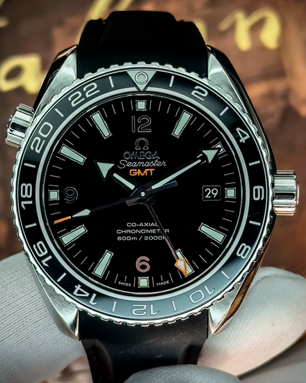 2025 Omega Seamaster Planet Ocean GMT 600M 43.5MM Black Dial Rubber Strap (232.32.44.22.01.001)