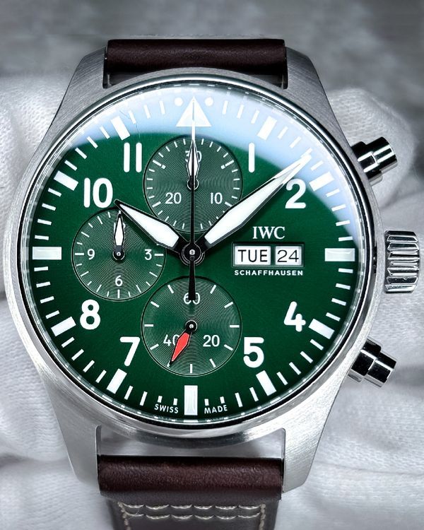 working 2024 IWC Schaffhausen Pilot 43MM Green Dial Leather Strap (IW378005)