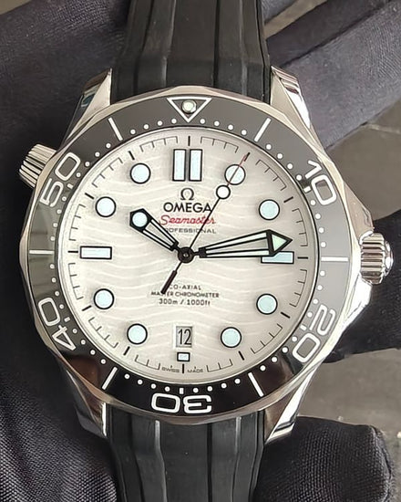 2024 Omega Seamaster Diver 300M 42MM White Dial Rubber Strap (210.32.42.20.04.001)