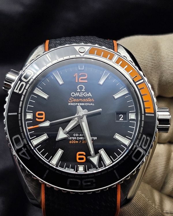 2021 Omega Seamaster Planet Ocean 600M 43.5MM Black Dial Rubber Strap (215.32.44.21.01.001)