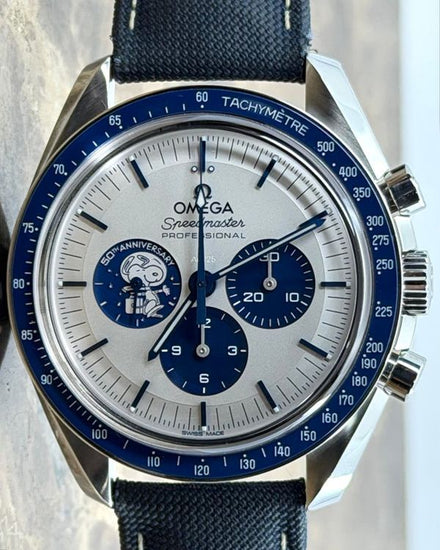 2021 Omega Speedmaster "Silver Snoopy Award" 42MM Silver Dial Textile Strap (310.32.42.50.02.001)
