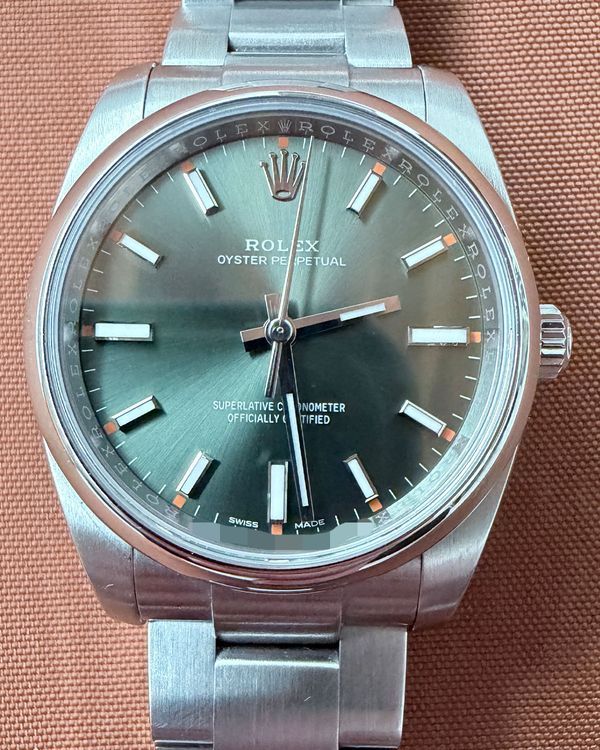 Rolex Oyster Perpetual (114200)