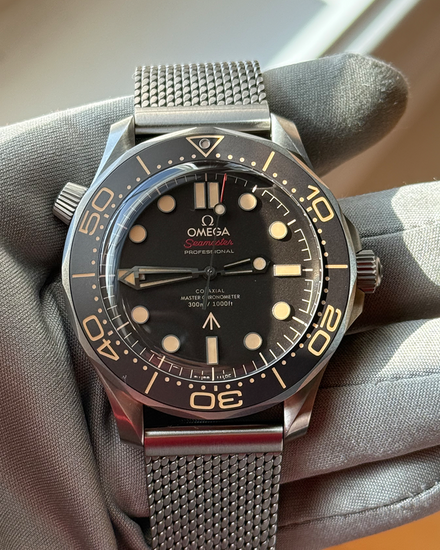 2025 Omega Seamaster Diver 300M "007 James Bond Edition No Time To Die" 42MM Brown Dial Titanium Bracelet (210.90.42.20.01.001)