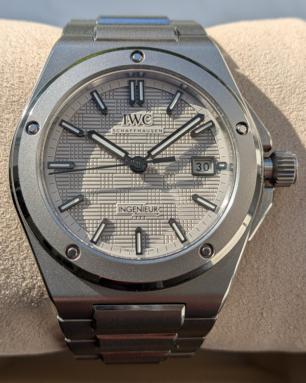 2026 IWC Schaffhausen Ingenieur 40MM Grey Dial Titanium Bracelet (IW328904)