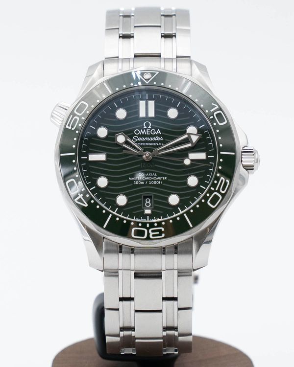2022 Omega Seamaster Diver 300M "Seaweed" 42MM Green Dial Steel Bracelet (210.30.42.20.10.001)