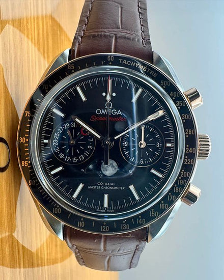 2023 Omega Speedmaster Moonphase 44.25MM Brown Dial Leather Strap (304.23.44.52.13.001)