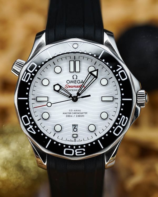 No Reserve - 2024 Omega Seamaster Diver 300M 42MM White Dial Rubber Strap (210.32.42.20.04.001)