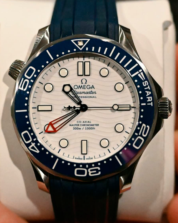 2025 Omega Seamaster Diver 300M "America's Cup Barcelona 2024" 42MM White Dial Rubber Strap (210.32.42.20.04.002)