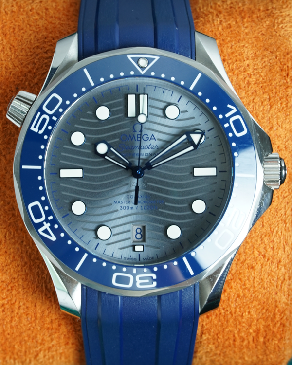 No Reserve - 2022 Omega Seamaster Diver 300M 42MM Grey Dial Rubber Strap (210.32.42.20.06.001)