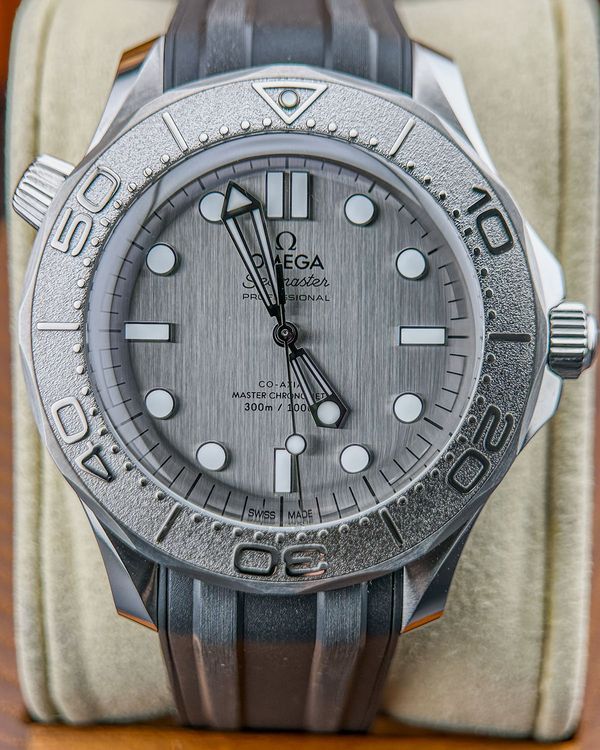 No Reserve - 2025 Omega Seamaster Diver 300M 42MM Grey Dial Rubber Strap (210.32.42.20.06.002)