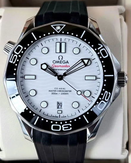 2021 Omega Seamaster Diver 300M 42MM White Dial Rubber Strap (210.32.42.20.04.001)