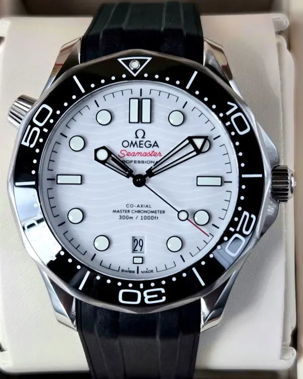 2021 Omega Seamaster Diver 300M 42MM White Dial Rubber Strap (210.32.42.20.04.001)